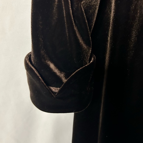 Design Today’s Vintage Brown Velvet Coat - Picture 6 of 7